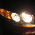 Замена ламп ближнего и дальнего света фар в Hyundai Santa Fe