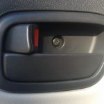 Снятие передней двери Hyundai Accent