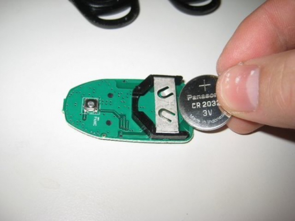 Замена батарейки в брелке Hyundai Ix35