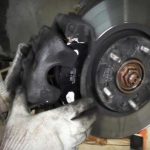 Замена передних тормозных колодок в Hyundai Crete