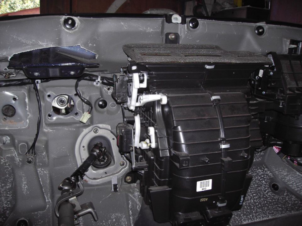 Замена радиатора отопителя автомобиля Hyundai Elantra