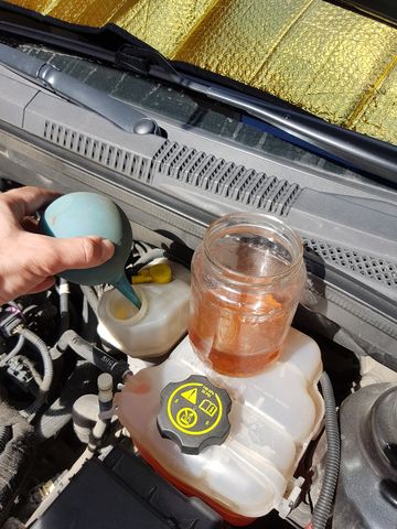 Замена тормозной жидкости в Chevrolet Cruze